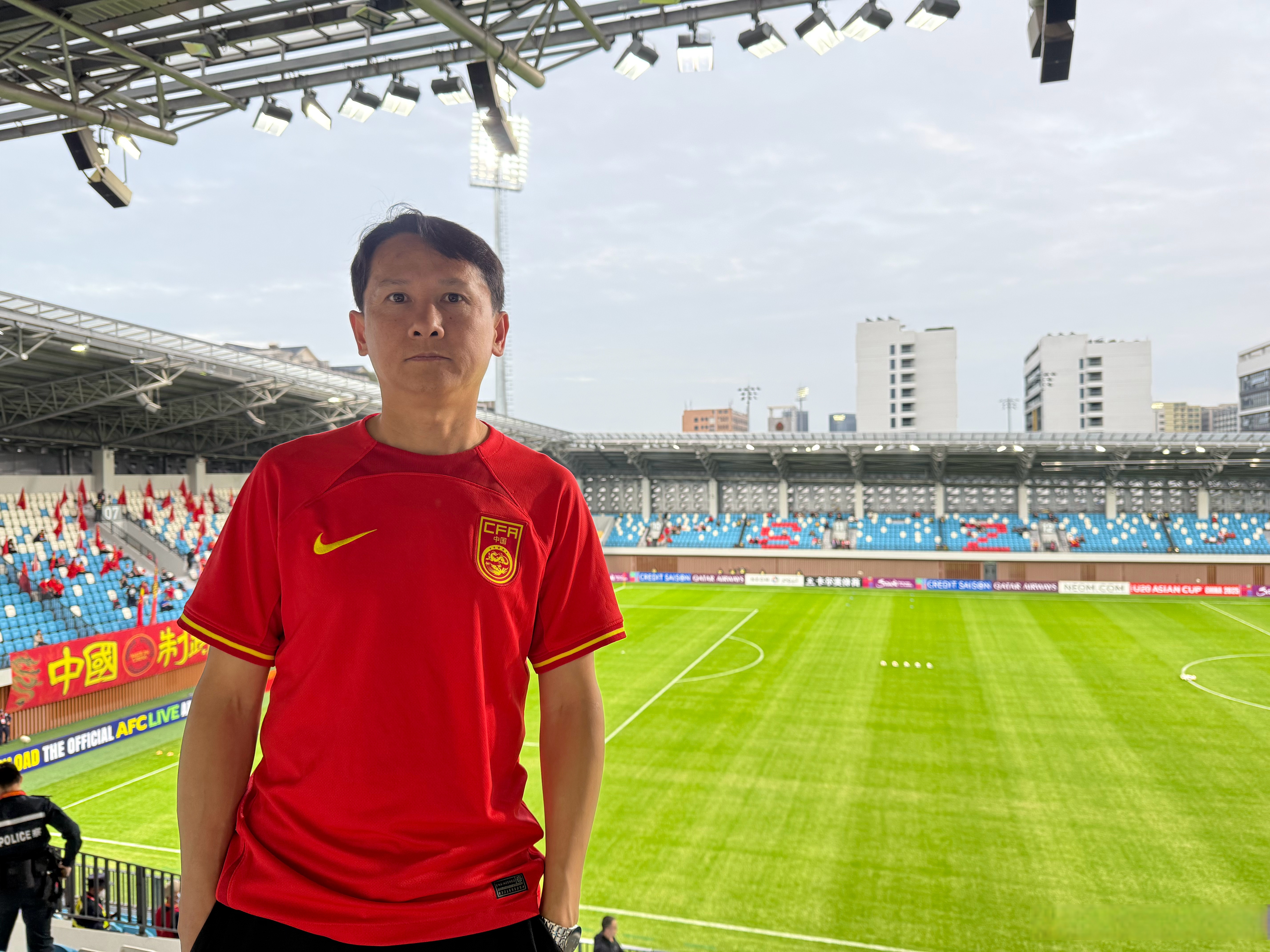 球队实力横扫对手，取得开门红胜利