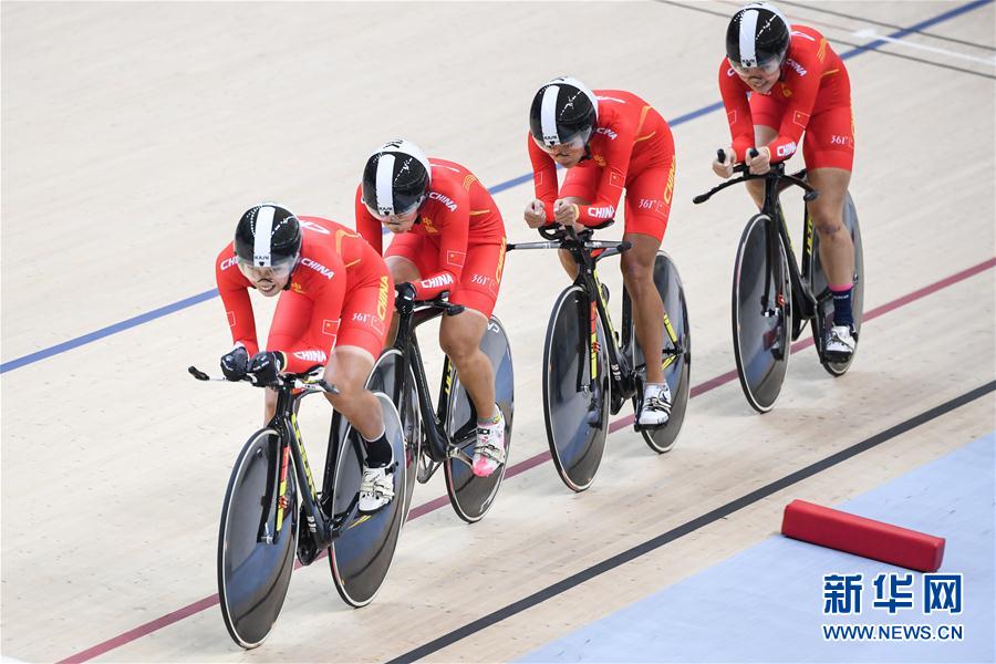 比利时自行车选手追逐领先,尽展实力 比利时自行车选手追逐领先,尽展实力