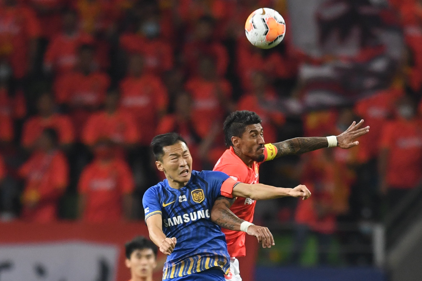 雷速-江苏苏宁豪取连胜，稳步登上中超领军宝座